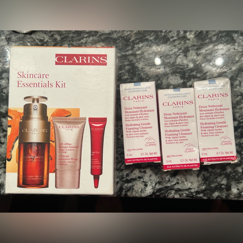 Clarins set with 3 foaming cleaners